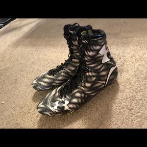 Men’s under Armour football cleats